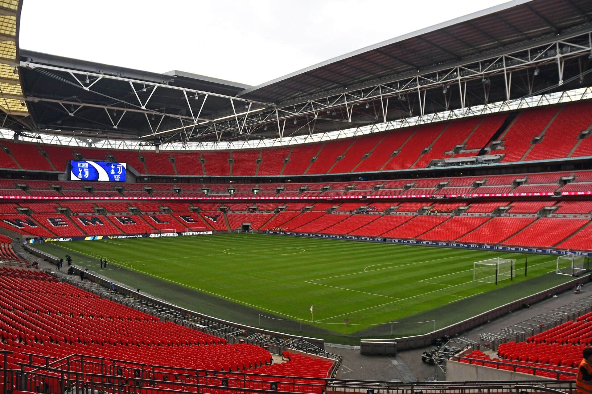 Tour durch das Wembley-Stadion ()
